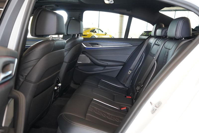 BMW Řada 5 M550i xDrive, Nezávislé, Laser - fotka 46 z 50