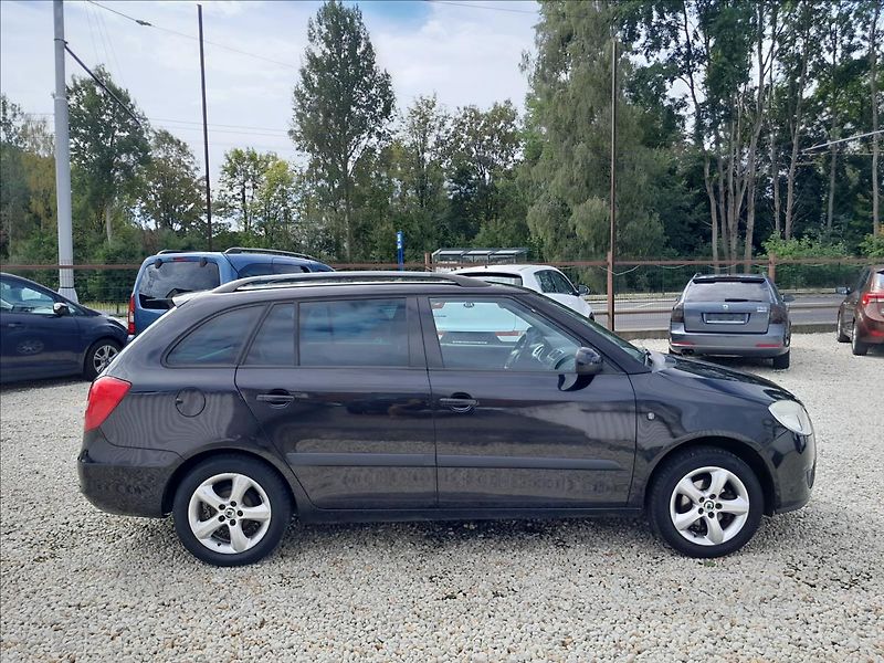 Škoda Fabia II 1.2 i 51kW KOMBI - fotka 8 z 53