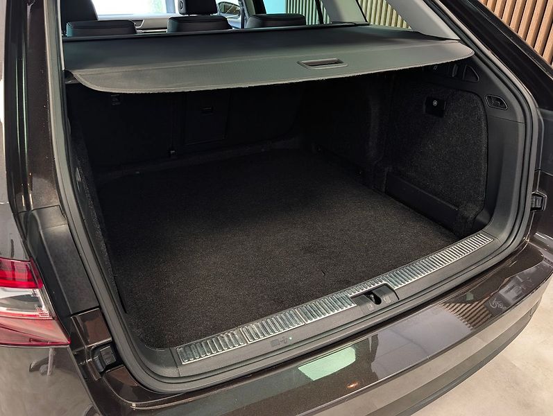 Škoda Superb 2.0 TDI Laurin&Klement 4X4 - fotka 29 z 34