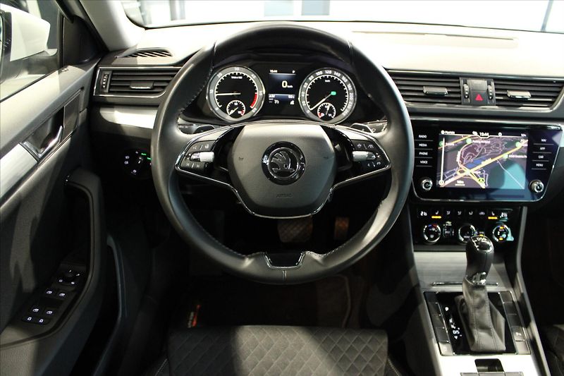 Škoda Superb TDi DSG Combi LED/DPH - fotka 14 z 27