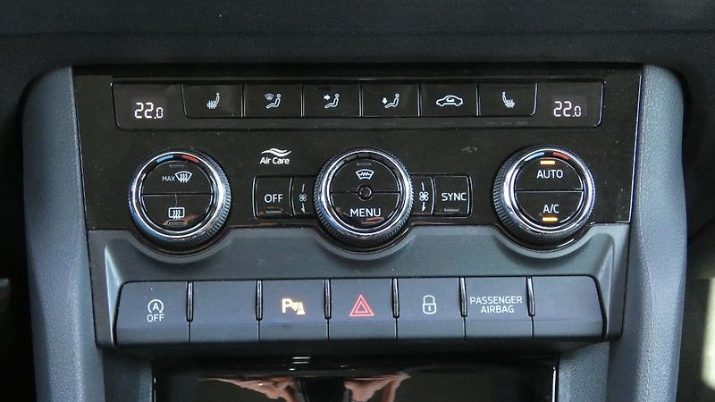 Škoda Karoq 1,5 TSI DSG Style - fotka 17 z 24