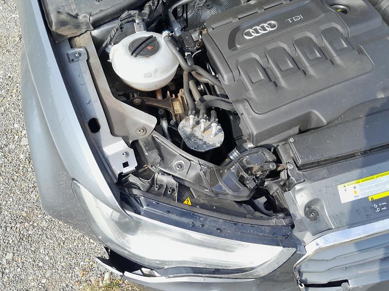 Audi A3 (2015) 1,6 TDI serviska 2x klíč - fotka 16 z 17
