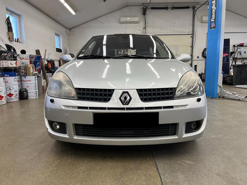 Renault Clio Sport 2.0l 124 kW - fotka 2 z 16