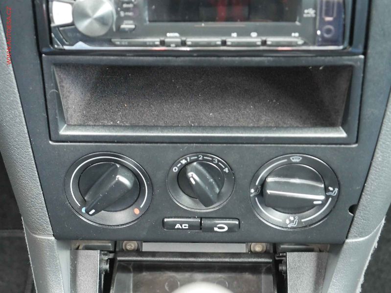 Škoda Octavia (2001) 1.6 i, AC, TZ, tempo - fotka 12 z 15