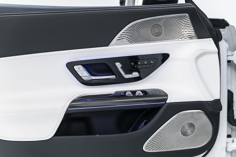 Mercedes-Benz SL 63 AMG*Karbon*Burmester*Masáž - fotka 24 z 41