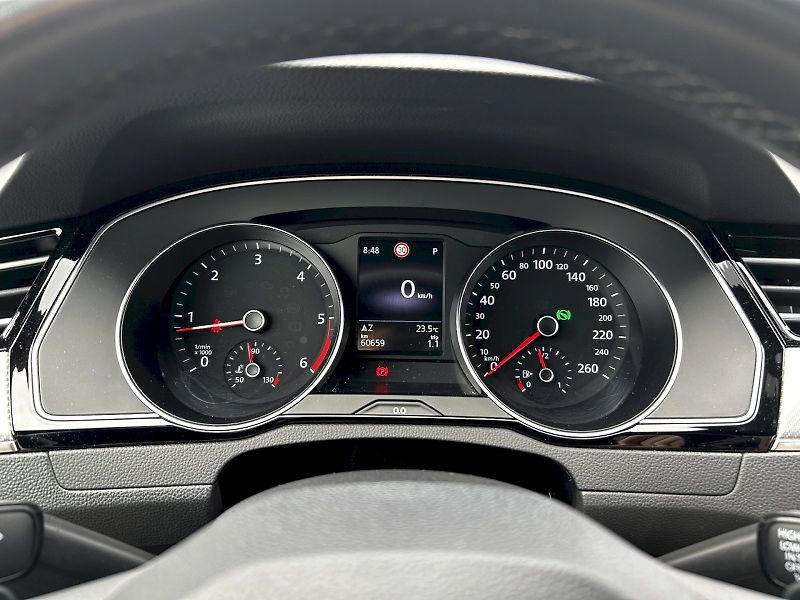 Volkswagen Passat (2024) 2.0 TDI BMT 140kW DSG R-Line - fotka 10 z 35