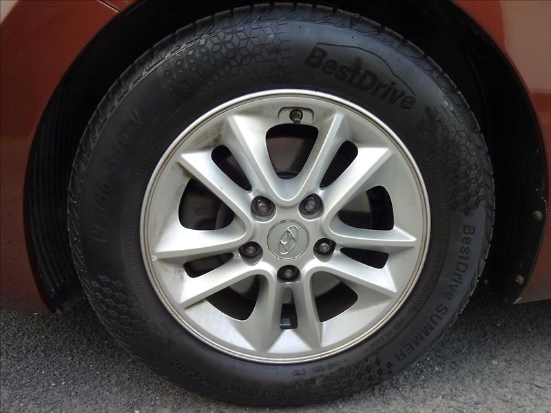 Hyundai i30 1,6i 88kW - fotka 42 z 48
