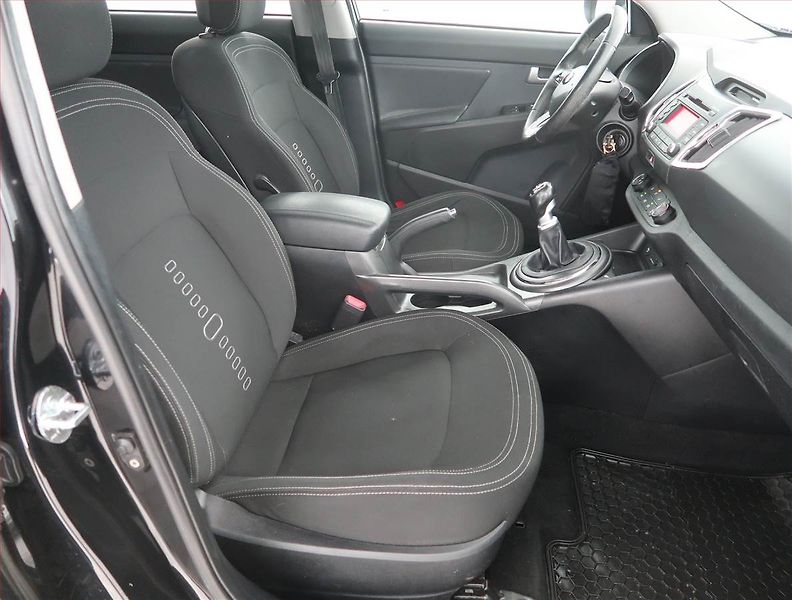 Kia Sportage (2012) 2.0 CRDi, 4X4, Tempomat - fotka 9 z 17