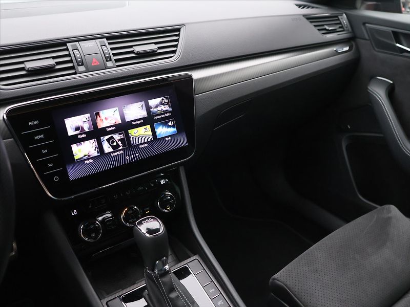 Škoda Superb 2,0 TDI 147kW DSG CZ Sportline - fotka 19 z 32
