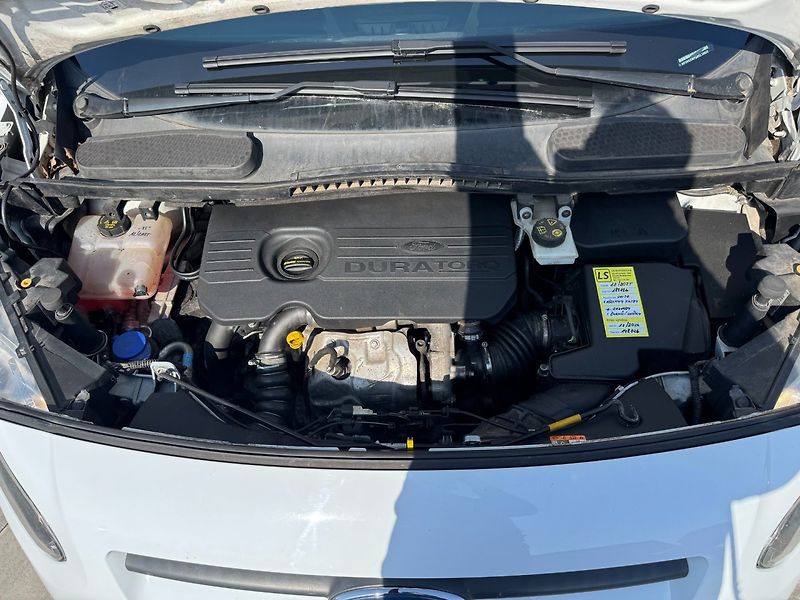 Mazda 6 (2014) Sport Combi 2.0i Attraction - fotka 26 z 36