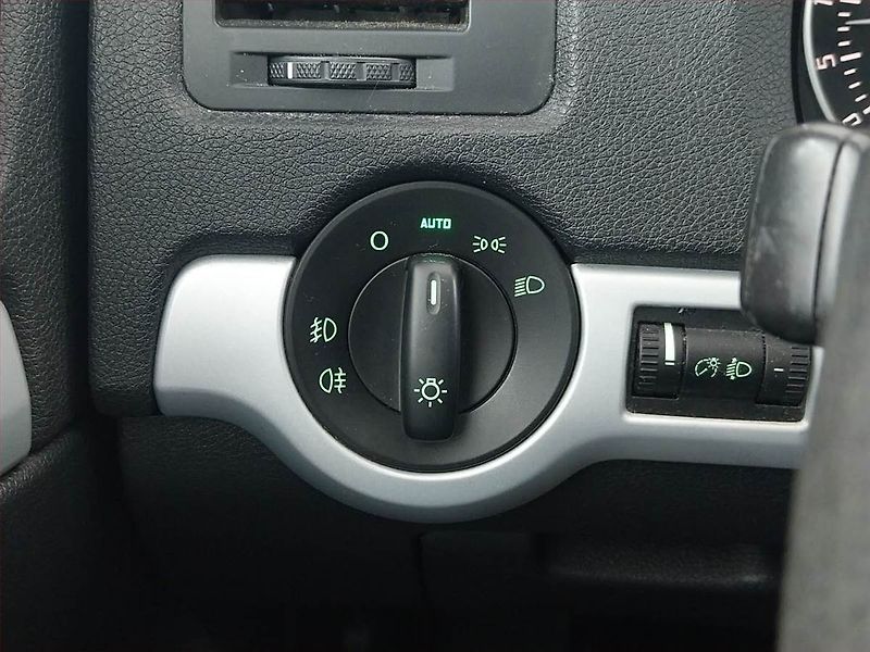 Škoda Octavia (2011) Ambiente 1.6 TDI, Serv.kniha - fotka 15 z 15