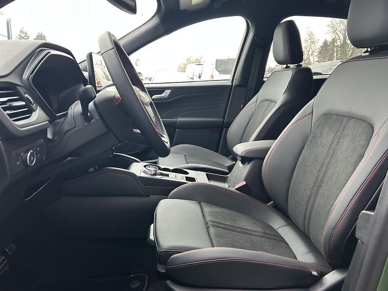 Ford Kuga 2.5Hybrid PHEV 134kW ST-Line X - fotka 18 z 37