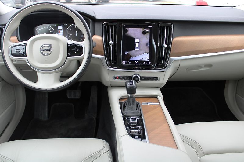 Volvo S90 (2017) 2.0d KŮŽE NAVI KLIMA LED 4x4 - fotka 17 z 29
