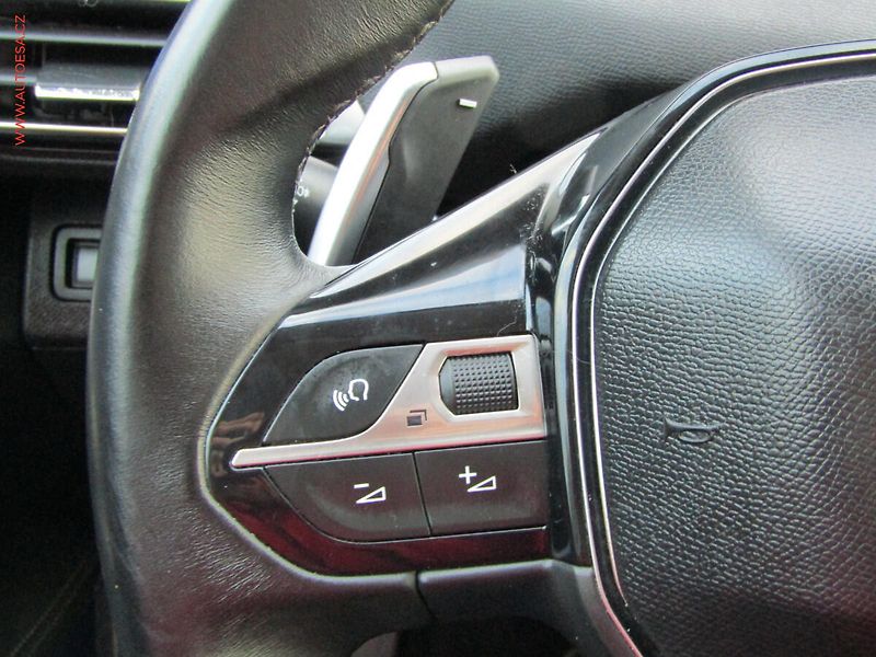 Peugeot 5008 (2017) 1.2 PT 7míst, ČR, Allure, AT - fotka 19 z 20