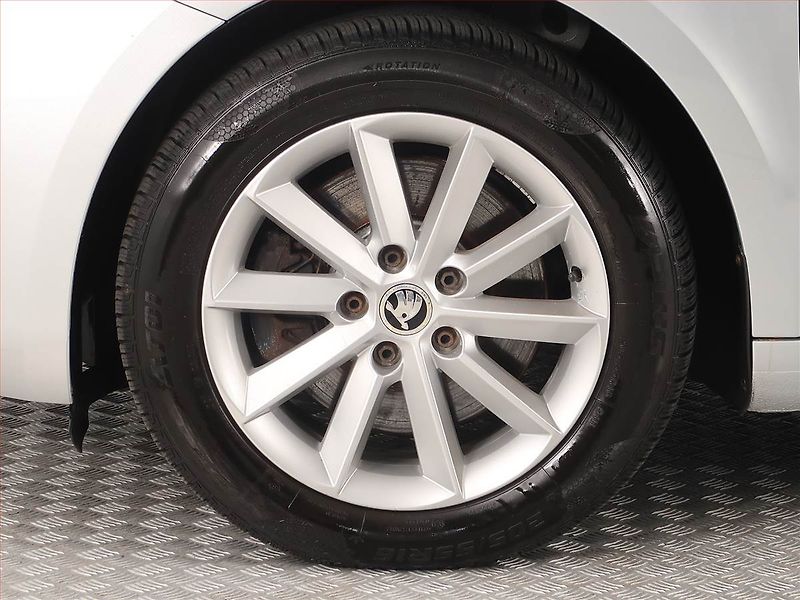 Škoda Superb (2014) Ambition 2.0 TDI, Navi - fotka 15 z 18