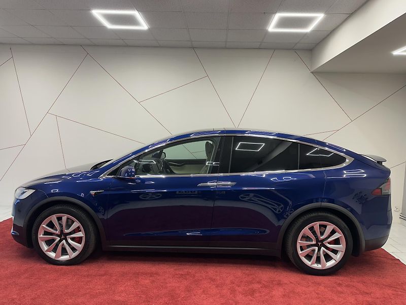 Tesla Model X (2018) Model X P100D - fotka 2 z 16