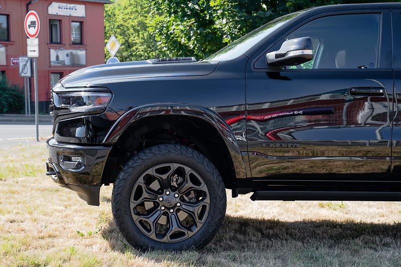 Dodge RAM (2023) 1500 5.7 HEMI V8 LIMITED/NIGHT - fotka 6 z 24