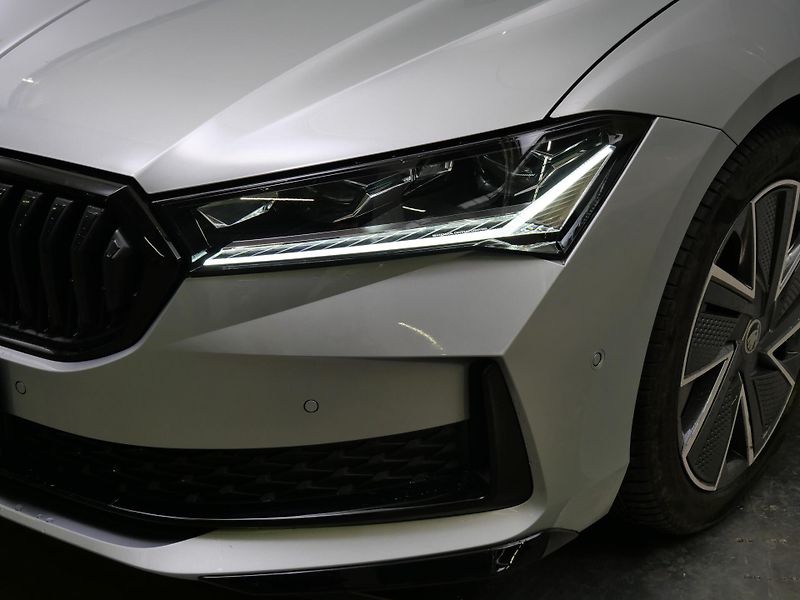 Škoda Superb - fotka 9 z 27