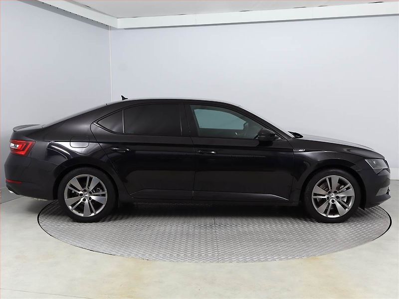Škoda Superb (2018) Sportline 2.0 TSI - fotka 6 z 22