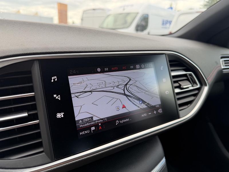 Peugeot 308 (2019) SW GT LINE 1.2 130k EAT8 - fotka 28 z 38
