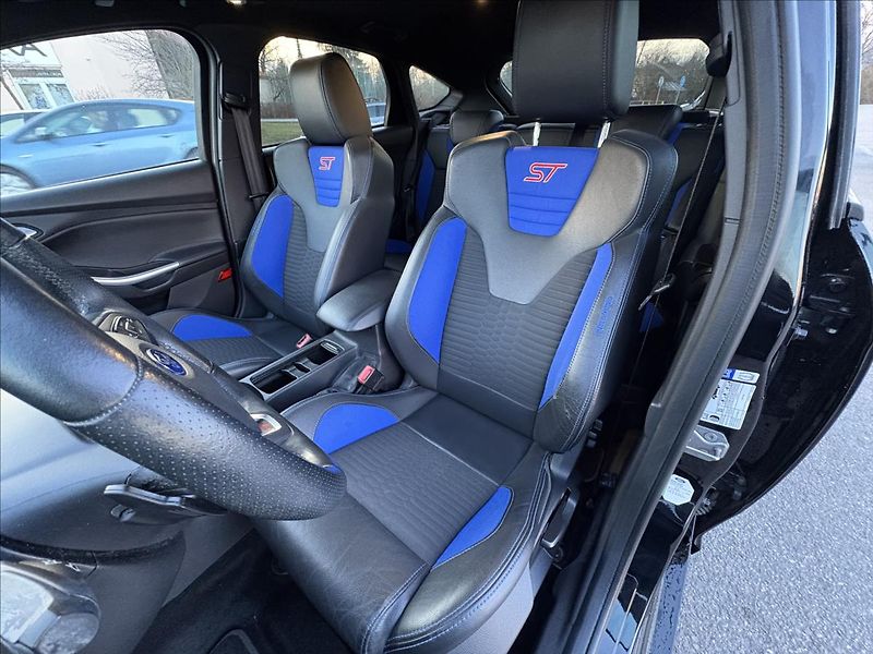 Ford Focus 2,0 TDCi ST 136kW Xen,Šíbr,Nav - fotka 10 z 46