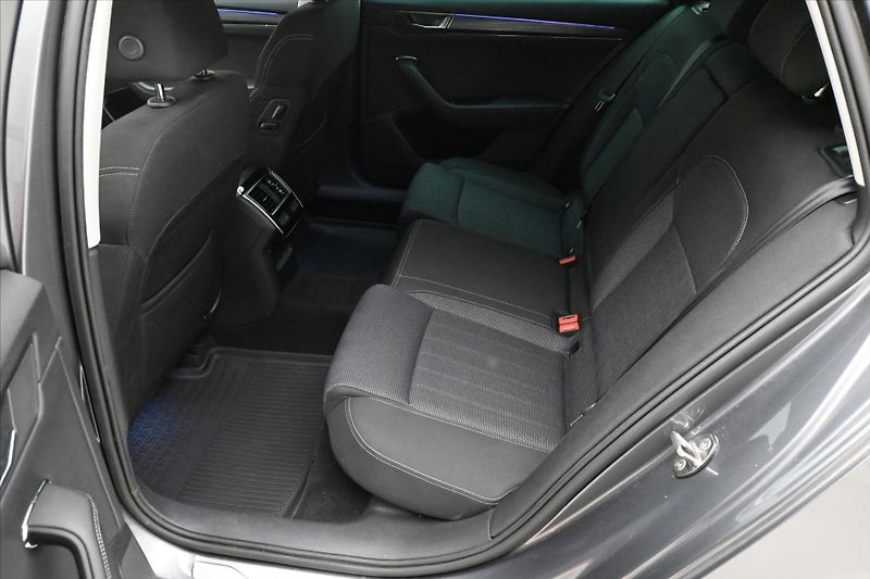 Škoda Superb 2,0 TDI 110kW DSG Style Záruka - fotka 12 z 24