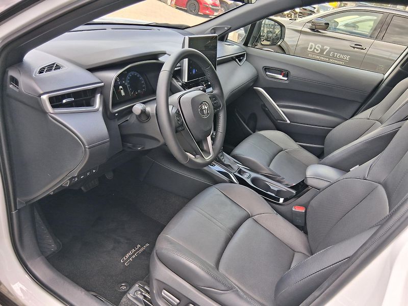 Toyota Corolla Cross EXECU. JBL 2.0 Hyb. 4x4 143 kW - fotka 10 z 36