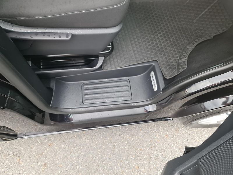 Volkswagen Caravelle (2016) T6 2.0 TDi 110-KW KLIM OLOMOUC - fotka 31 z 87