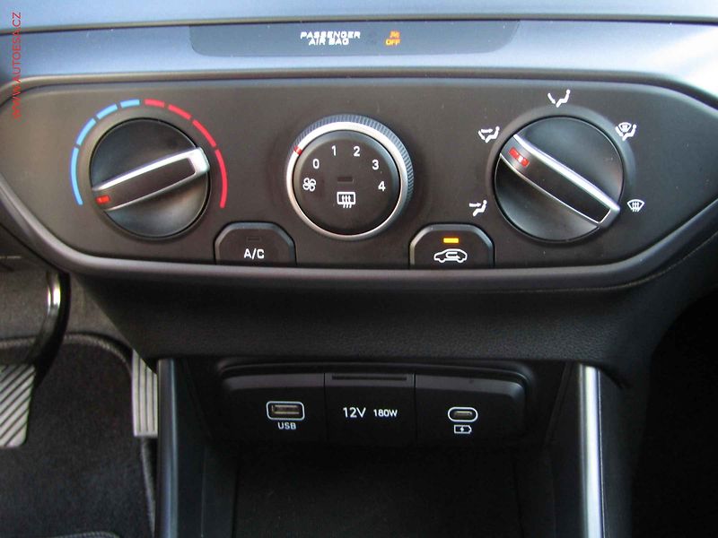 Hyundai i20 (2024) 1.2i, 1.maj,ČR, STK2/28 - fotka 14 z 22