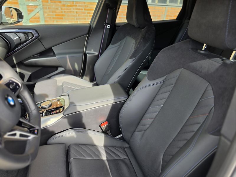 BMW X3 (2025) 20d xDrive Mpaket + tažné - fotka 12 z 26