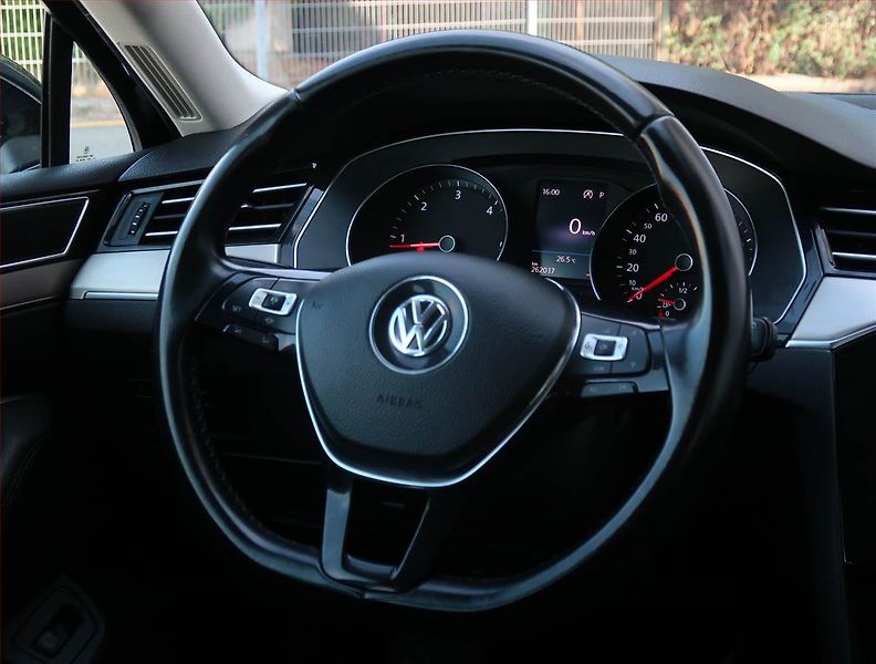 Volkswagen Passat (2018) 2.0 TDI, 4X4, Automat, Kůže - fotka 17 z 19