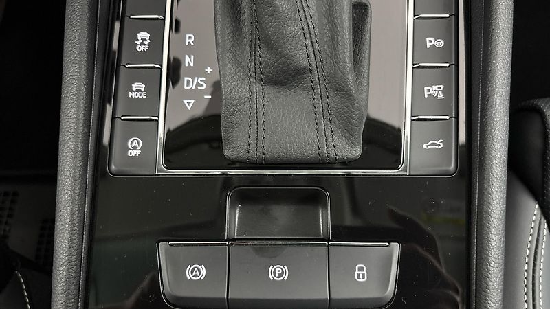 Škoda Superb 2.0 TDI DSG 4x4 L&K Combi - fotka 27 z 34