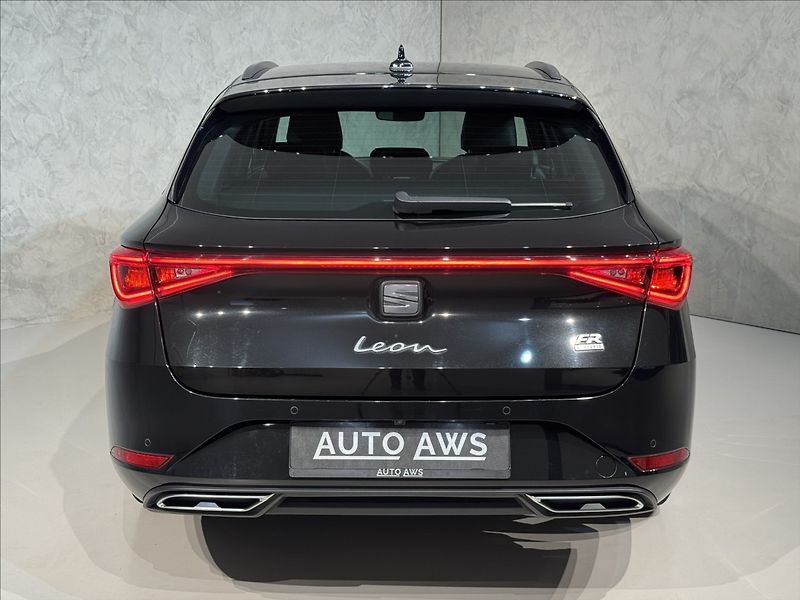 Seat Leon 1,4 TSi  e-Hybrid FR Line LED - fotka 9 z 50