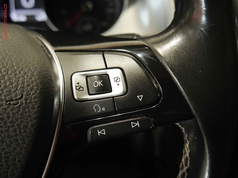 Volkswagen Golf (2016) 1.6 TDi, Lounge, DSG - fotka 17 z 19