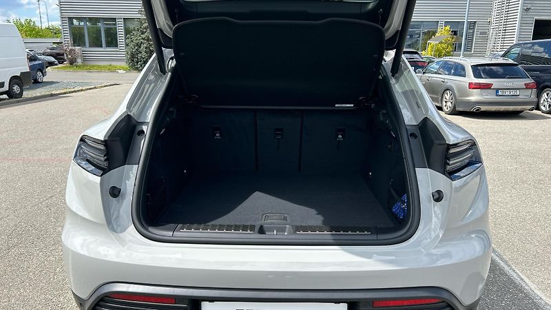Porsche Macan (2026) 4S Electric - fotka 25 z 30