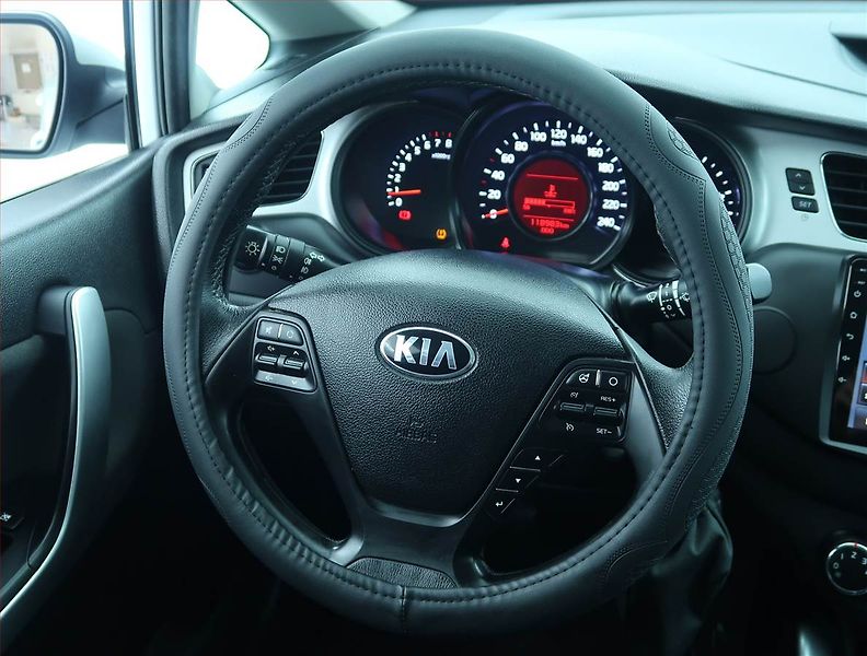 Kia Ceed (2015) 1.4 CVVT, Serv.kniha, Tempomat - fotka 15 z 18