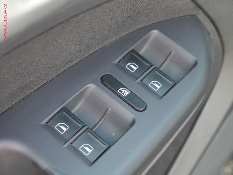 Volkswagen Touran (2008) 1.4 TSi, Xenon, AC - fotka 18 z 21