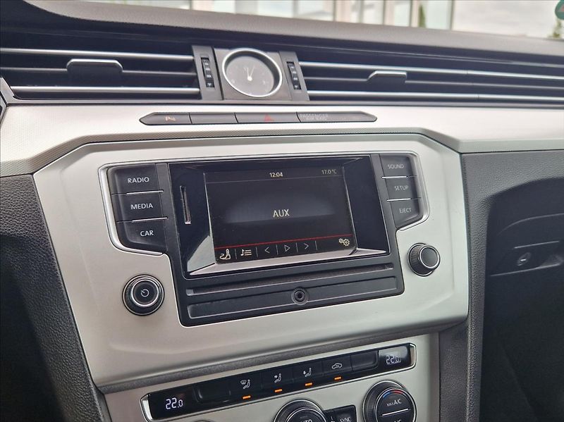 Volkswagen Passat 1,4 TSI 110kW BM SENZORY NOSIČ - fotka 28 z 42