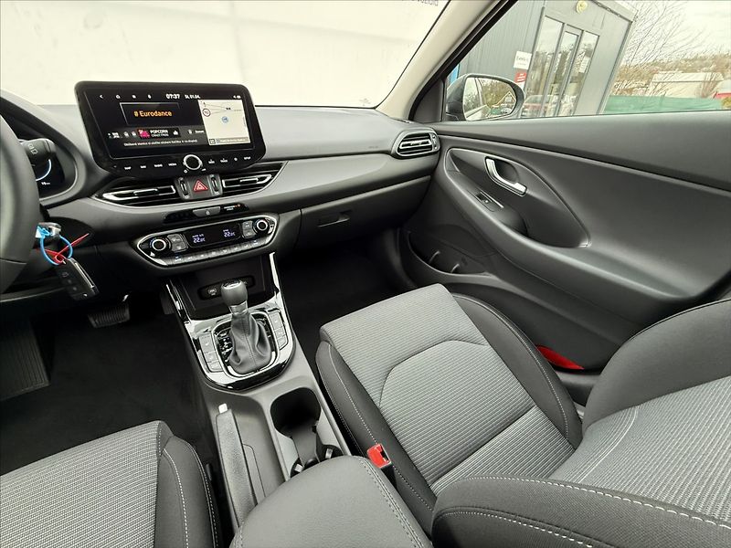 Hyundai i30 1,6 T-GDI 110kW DCT Go Czech - fotka 18 z 23