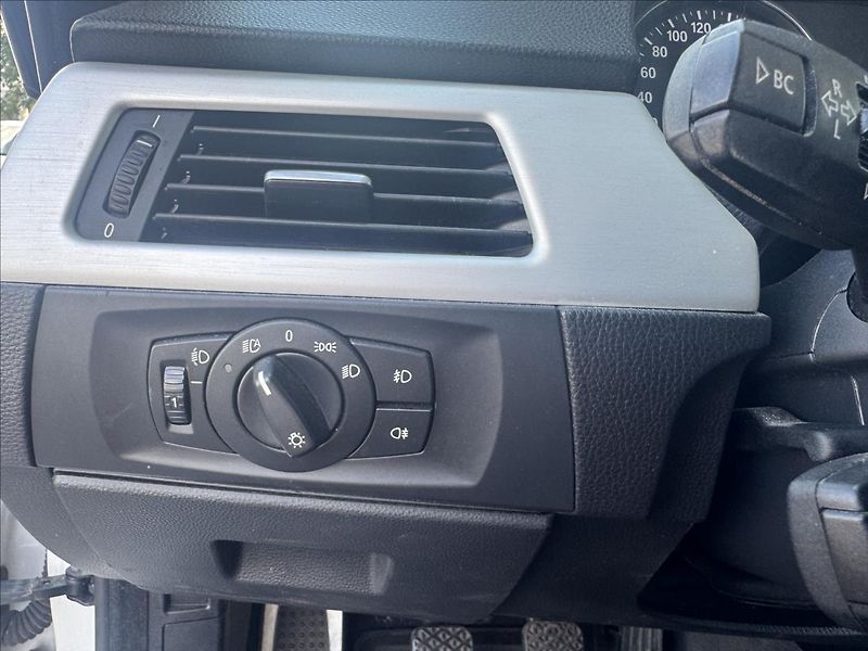 BMW Řada 3 3,0 160kw Manuál - fotka 14 z 16