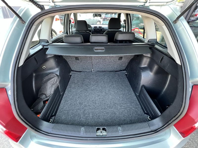 Škoda Fabia 1.6TDi 55KW ALU ČR KLIMA - fotka 21 z 34