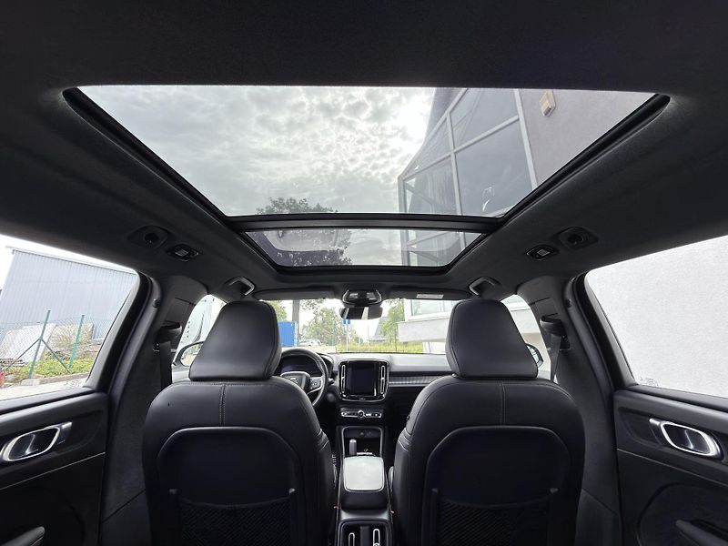Volvo XC40 P8 AWD // TWIN PRO // 4x4 - fotka 14 z 45