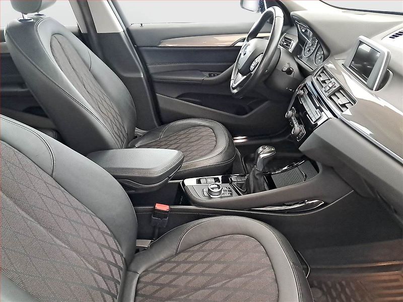 BMW X1 (2017) sDrive18d, Automat, Serv.kniha - fotka 9 z 22