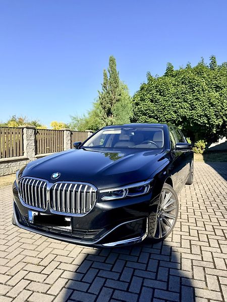 BMW Řada 7 (2021) xDrive, serviska, TZ, lasery - fotka 1 z 16