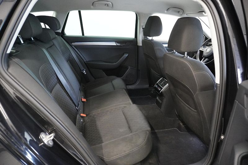 Škoda Superb 2,0 TDI 110kW - fotka 28 z 32