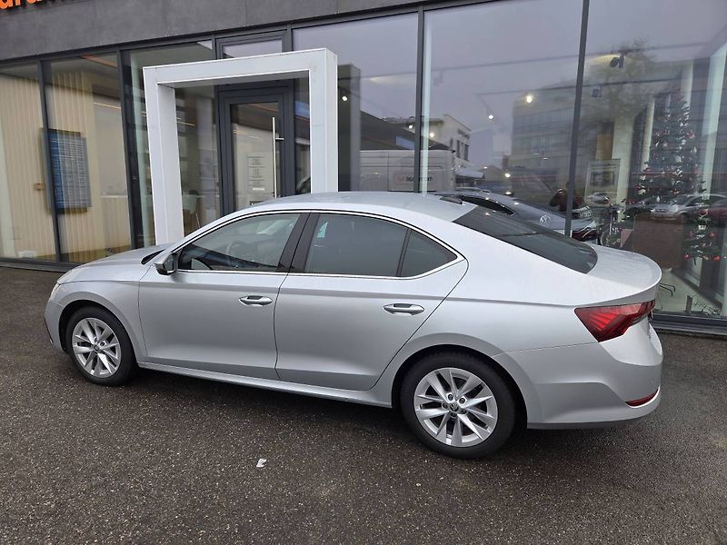 Škoda Octavia 2.0 TDI 4x4 110kW DSG STYLE - fotka 2 z 44