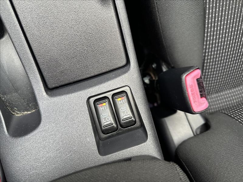 Mitsubishi Lancer 1,6 33 tis KM !! TOP STAV !! - fotka 20 z 27
