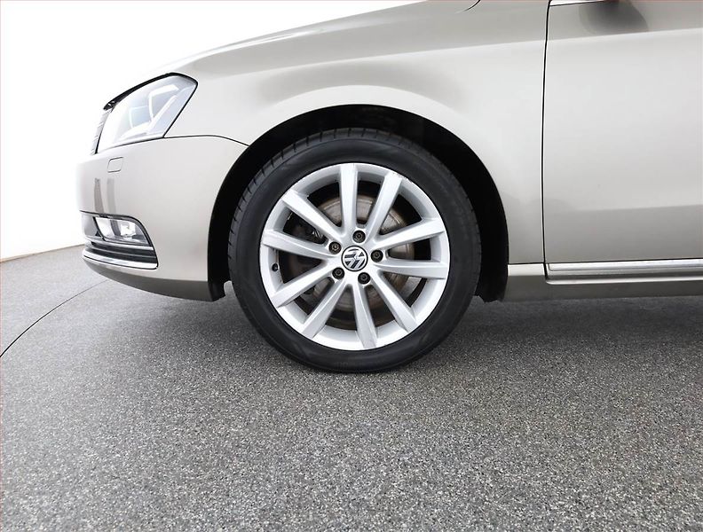 Volkswagen Passat (2013) Highline 2.0 TDI, Automat - fotka 14 z 14