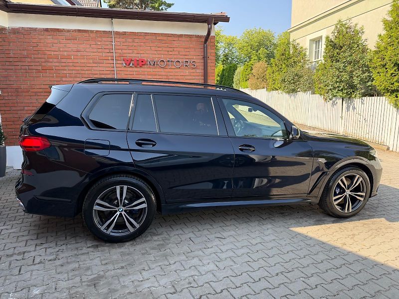 BMW X7 40xD-INDIVID-MASÁŽE-R21-B&W-ČR - fotka 8 z 40