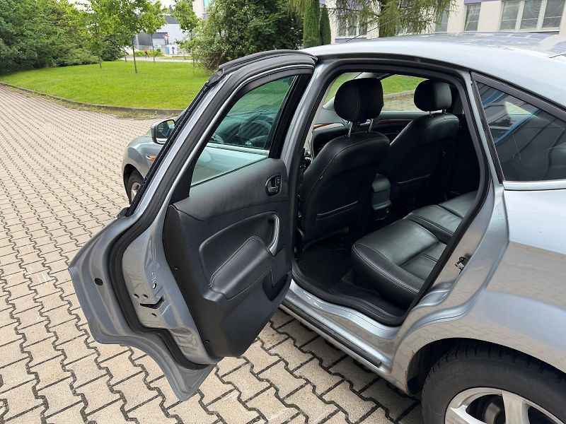Ford Mondeo 2,0i 16V Ghia / servis.kn. /  - fotka 12 z 31